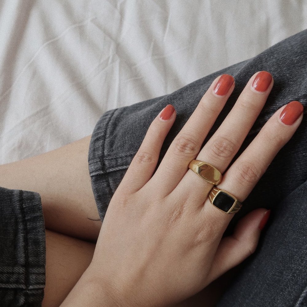 NEW 18K Gold Plated Black Square Signet Ring - Picture 4 of 8